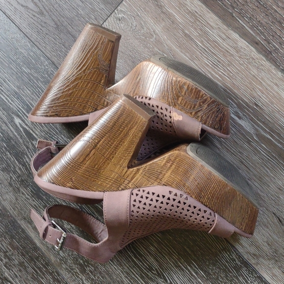 G by Guess Ladies Wedge Sandals 8.5 - Picture 5 of 8